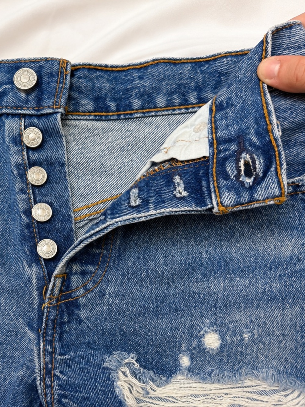 Levi’s 501 Original High Rise Distressed Denim Shorts Size 24 - Picture 3 of 4